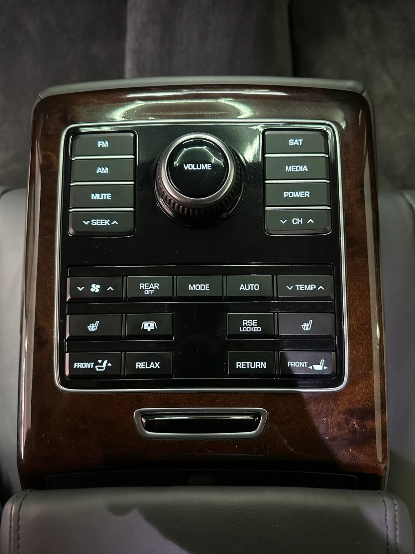 Used 2015 Hyundai Equus Signature RWD image 33