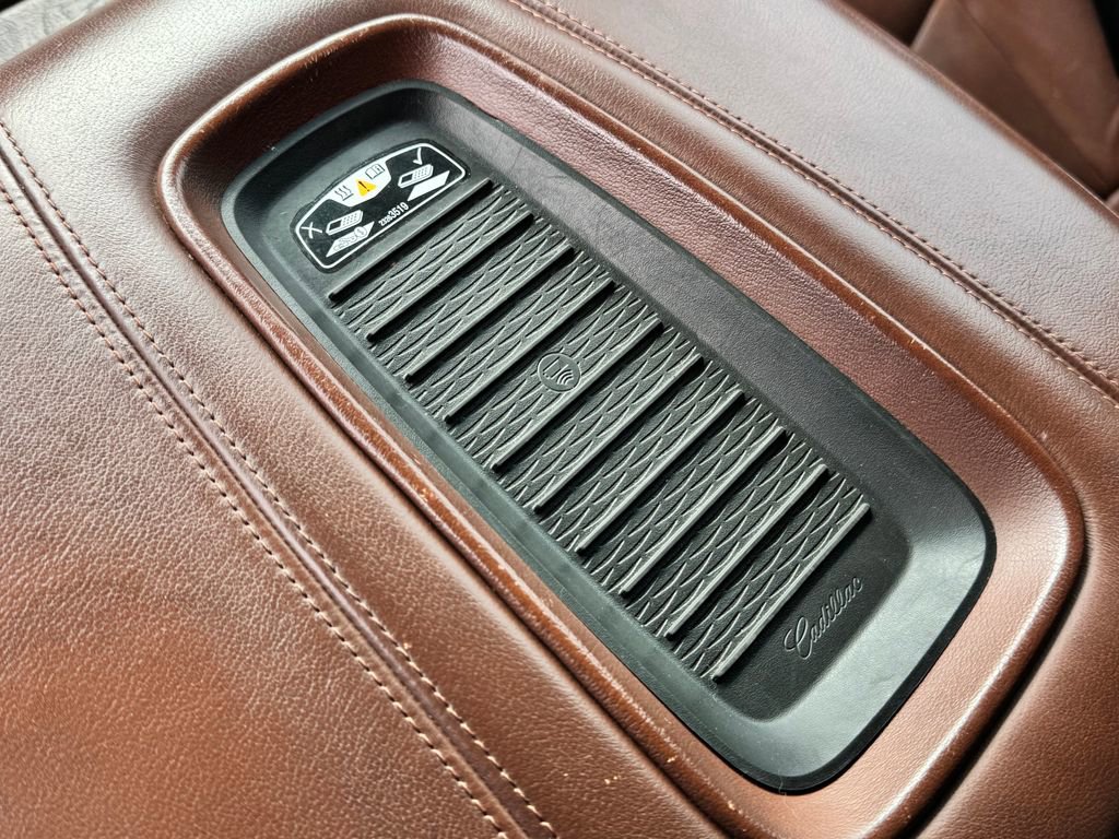 Used 2019 Cadillac Escalade Luxury AWD/4WD image 32