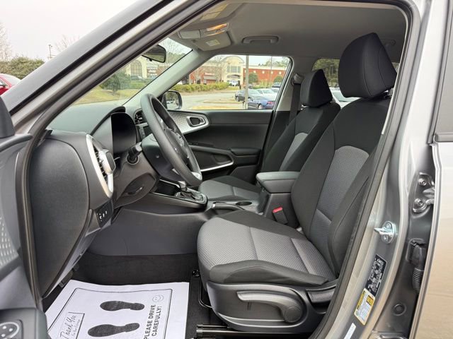 Used 2025 Kia Soul LX image 13