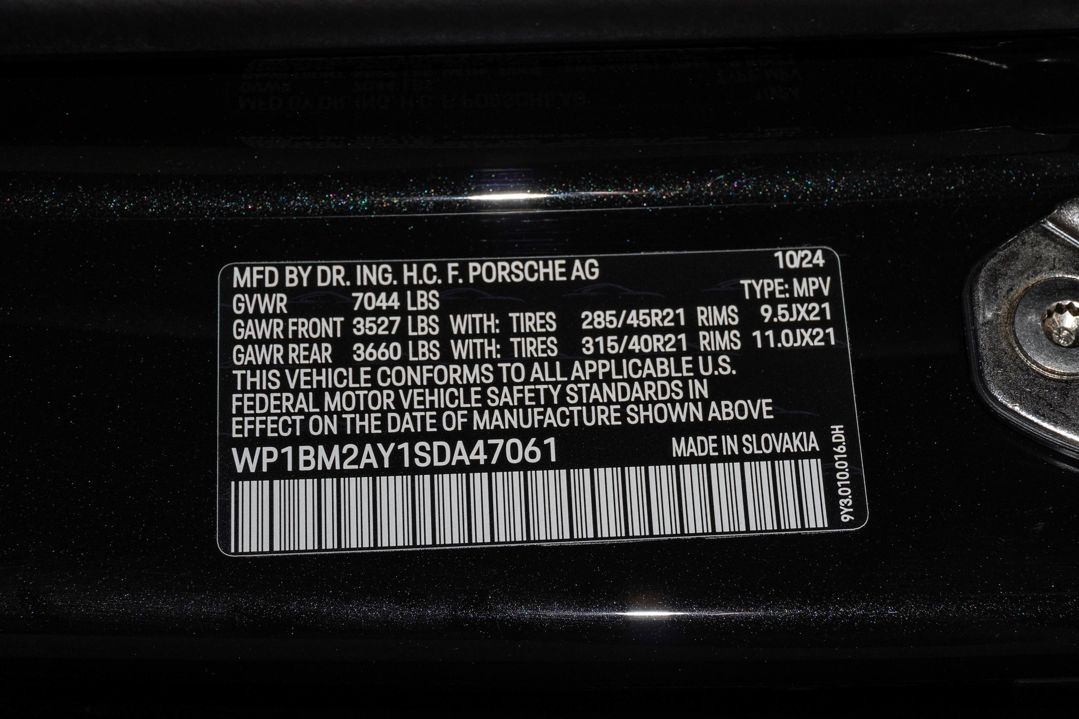 Certified 2025 Porsche Cayenne Turbo AWD/4WD image 31