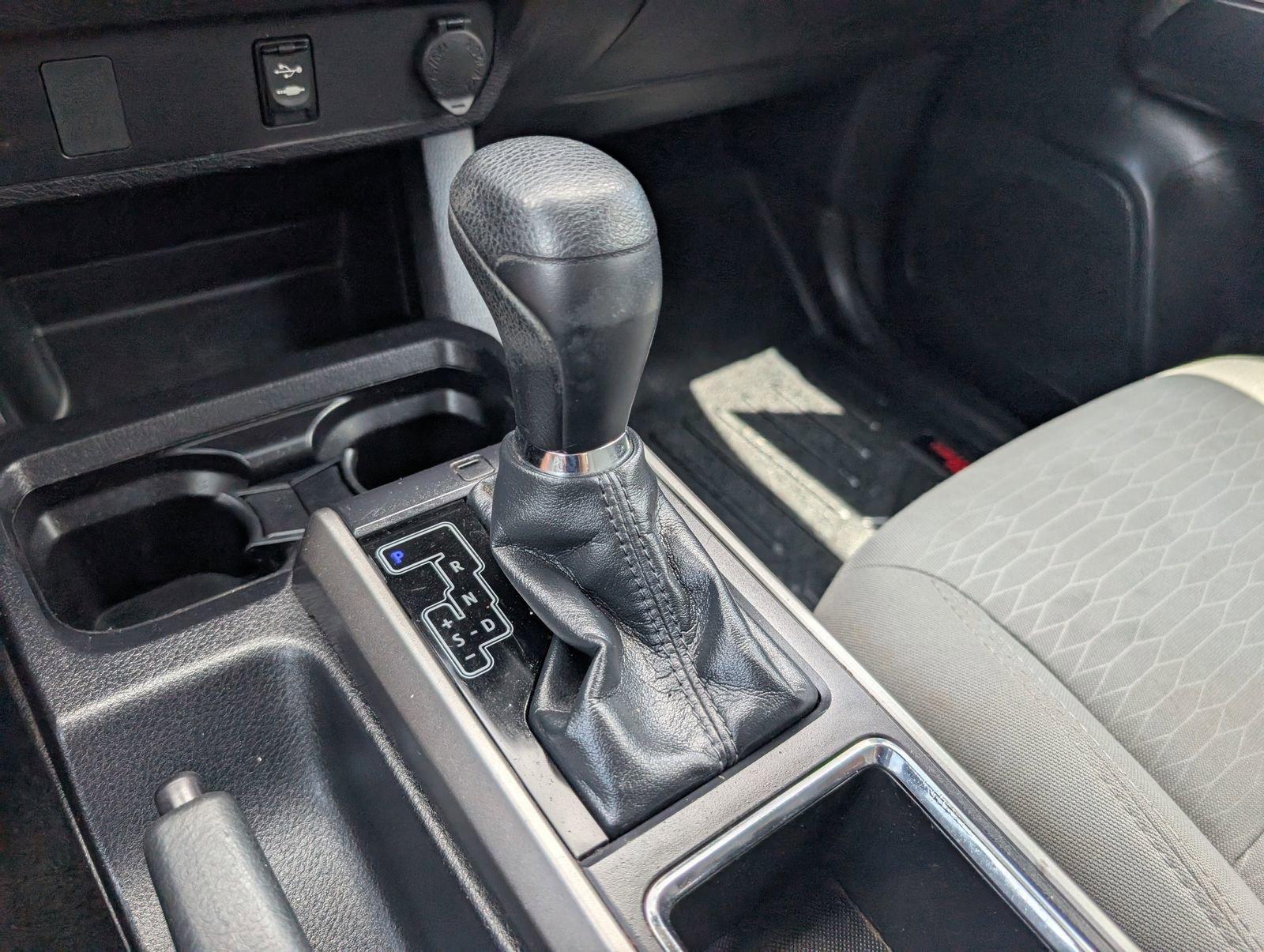 Used 2017 Toyota Tacoma SR5 w/ Tow Package RWD image 13