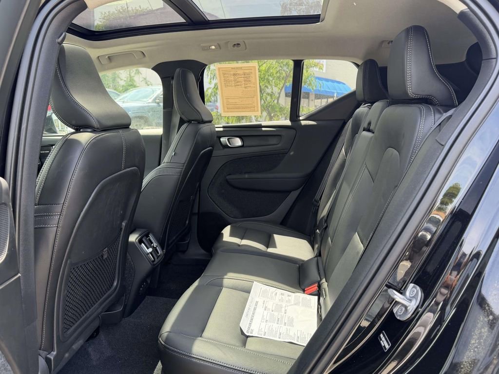 Certified 2025 Volvo XC40 B5 Ultra w/ Climate Package AWD/4WD image 14