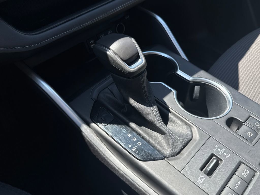 Used 2022 Toyota Highlander LE AWD/4WD image 25