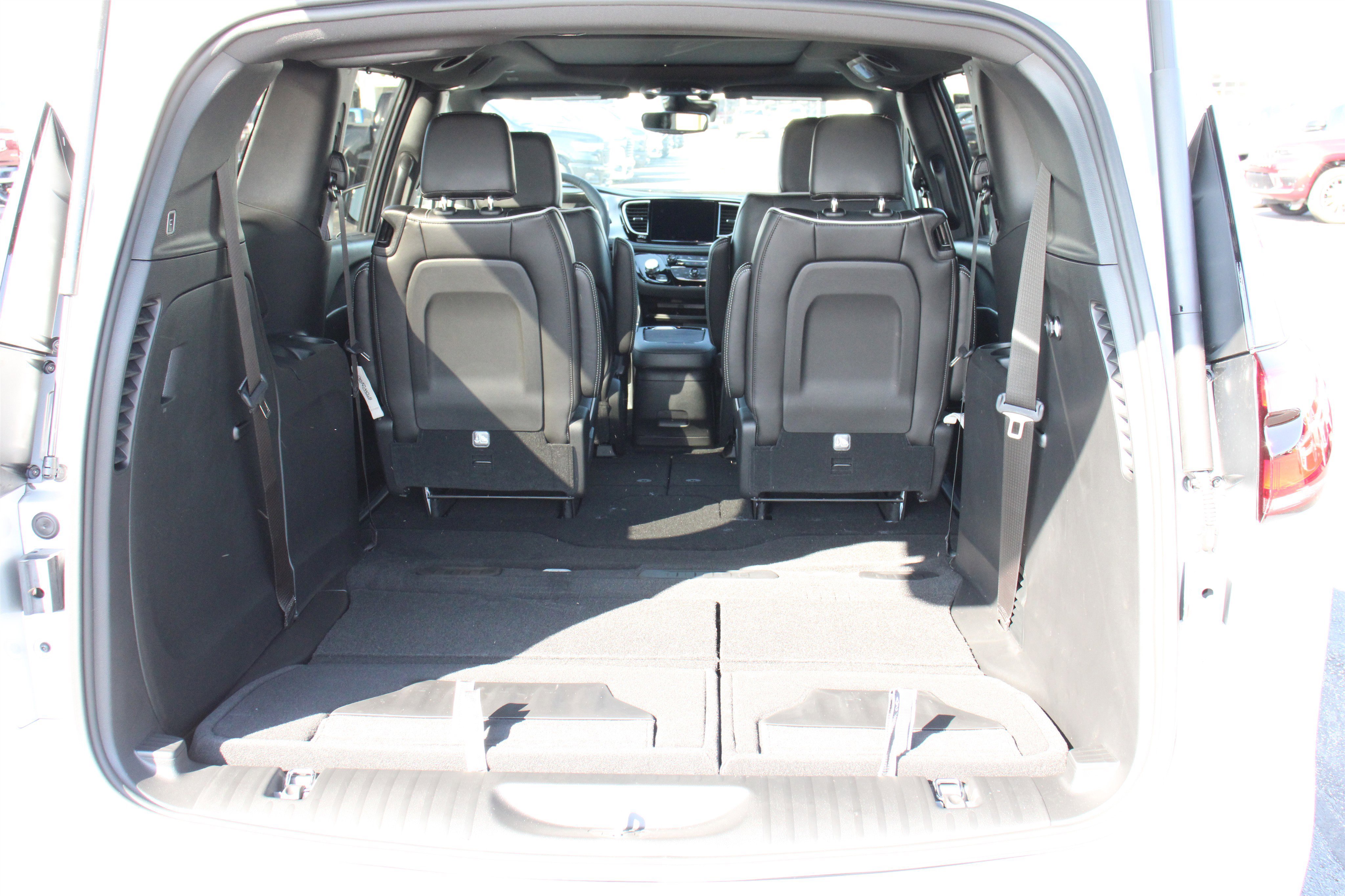 New 2026 Chrysler Pacifica Limited w/ S Appearance Package image 28