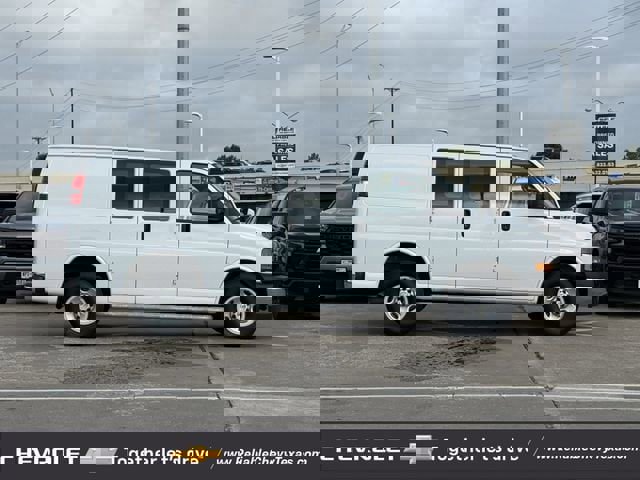 Used 2024 Chevrolet Express 2500 w/ Driver Convenience Package image 5