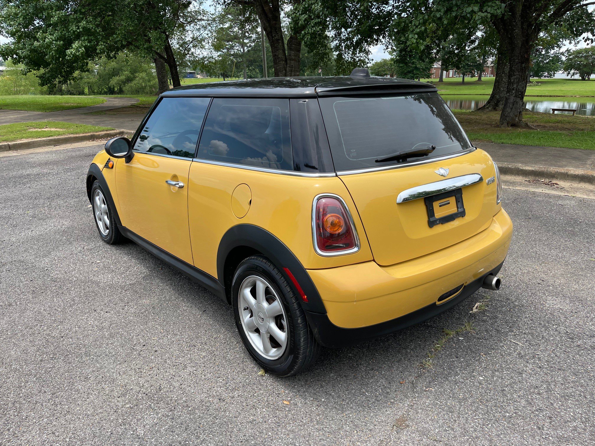 Used 2009 MINI Cooper Hardtop image 2