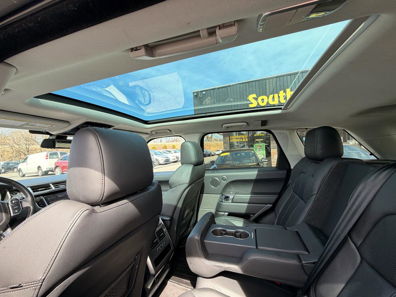 Used 2016 Land Rover Range Rover Sport SE image 17