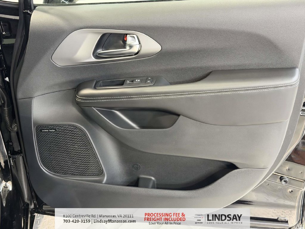 New 2027 Chrysler Pacifica Limited AWD/4WD image 11