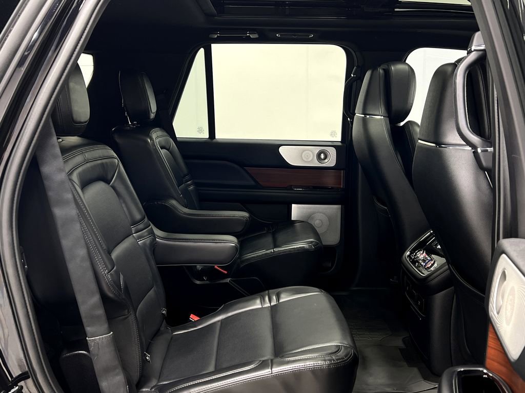 Used 2020 Lincoln Navigator Reserve w/ Luxury Package image 34