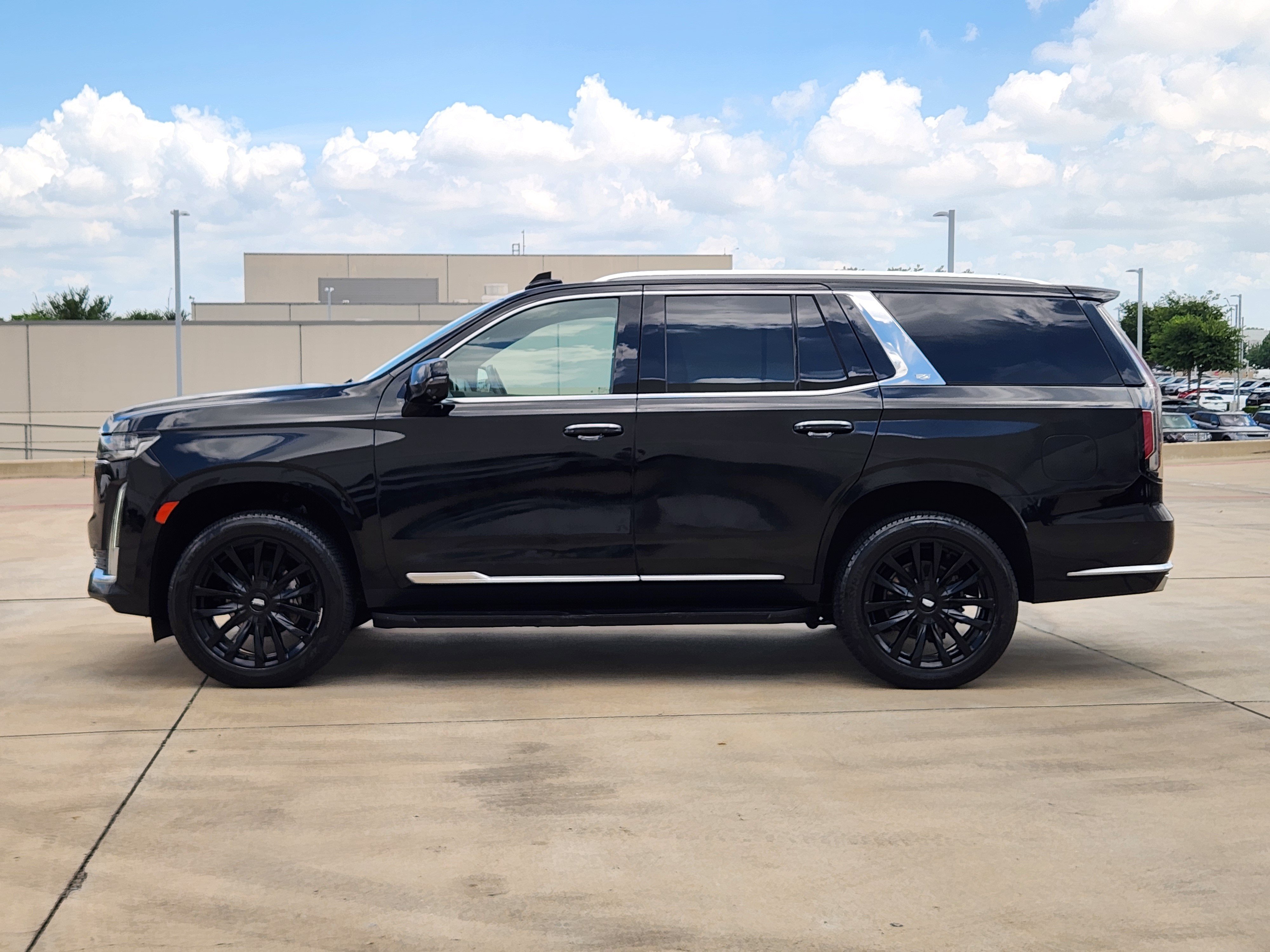 Used 2022 Cadillac Escalade Premium Luxury RWD image 3
