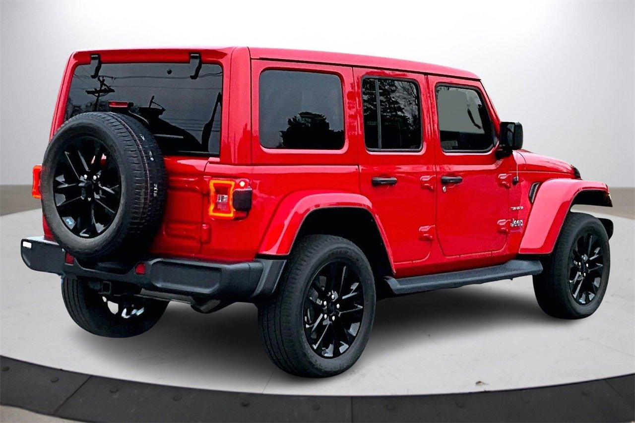 Used 2023 Jeep Wrangler Unlimited Sahara w/ Cold Weather Group image 8