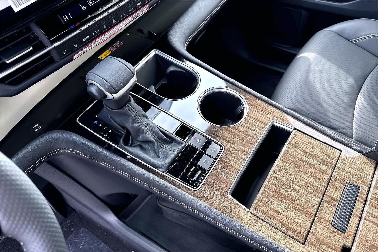 New 2026 Toyota Sienna Platinum AWD/4WD image 7