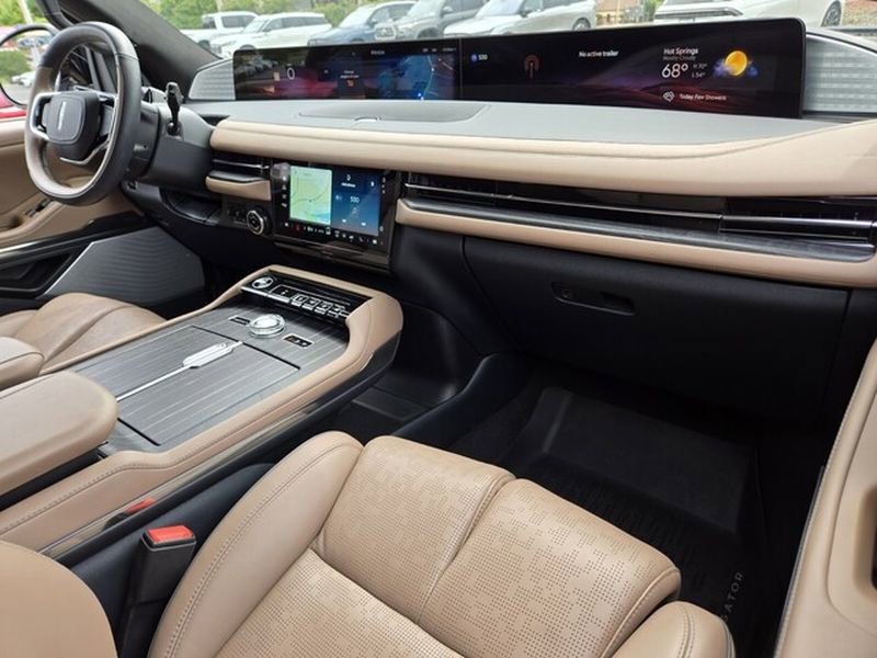 Used 2025 Lincoln Navigator L Black Label AWD/4WD image 23