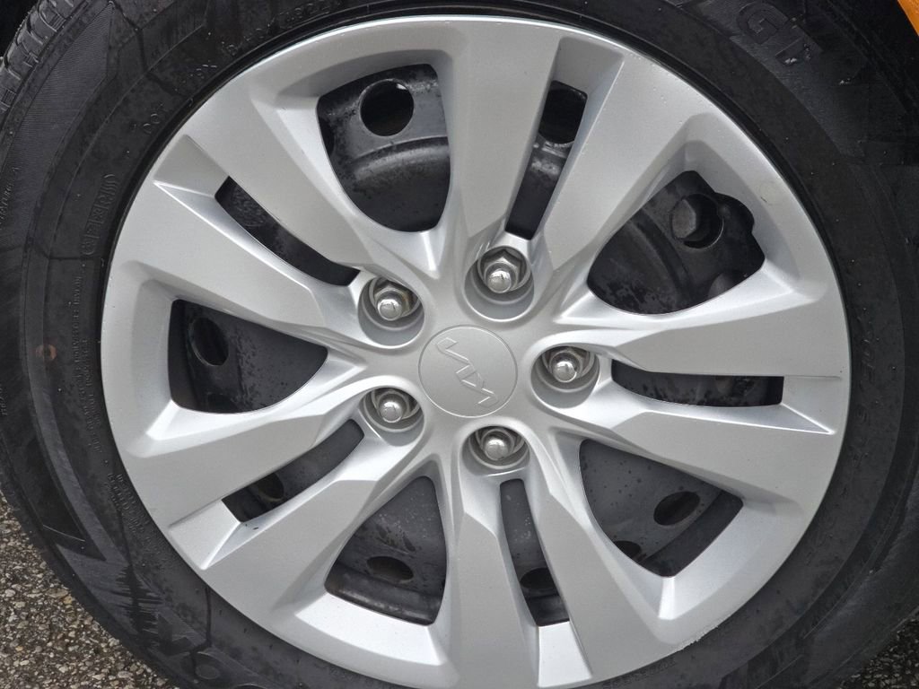 Used 2023 Kia Soul LX image 6