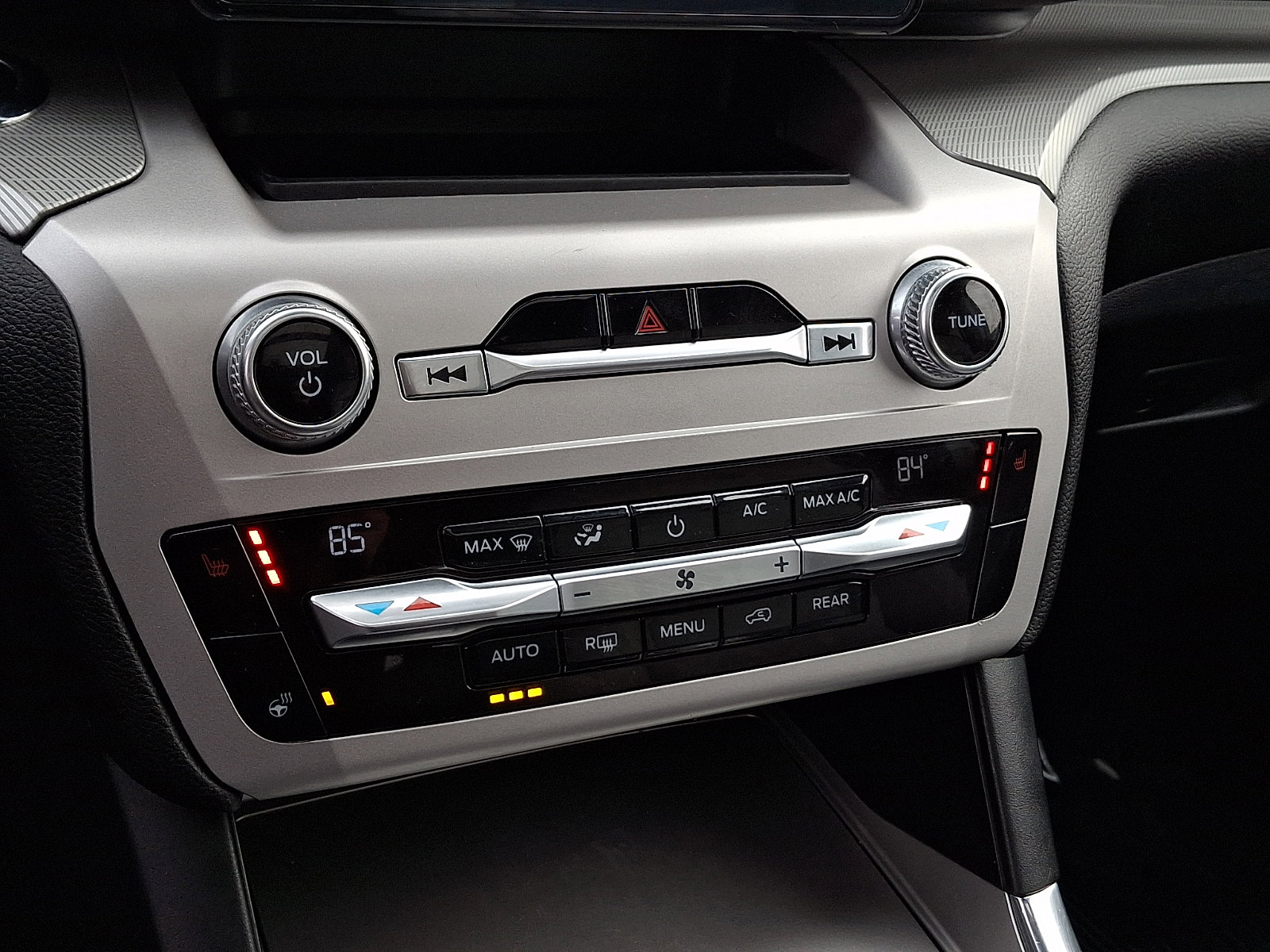 Used 2021 Ford Explorer XLT w/ Equipment Group 202A image 17