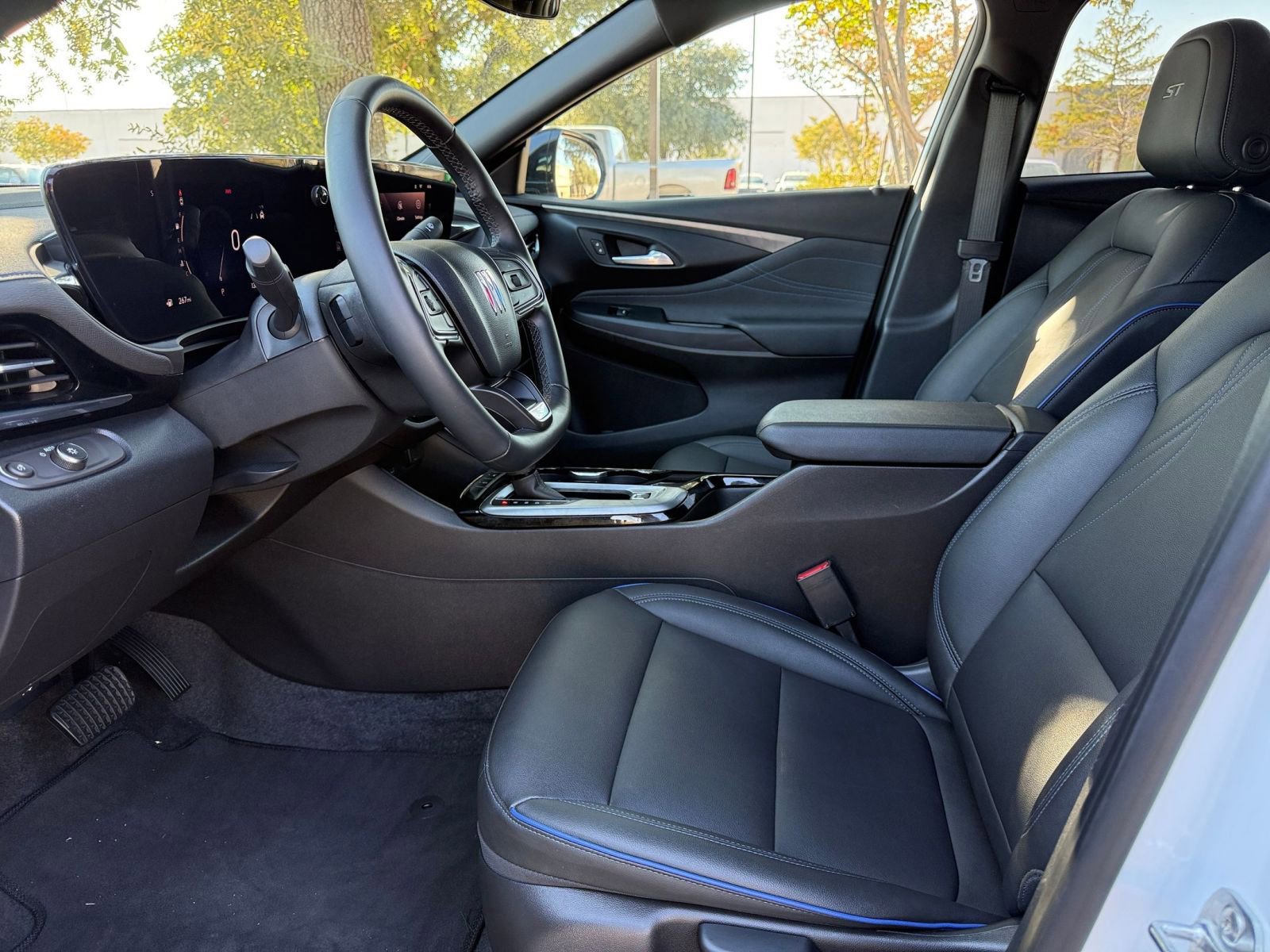 Used 2025 Buick Envista Sport Touring image 27