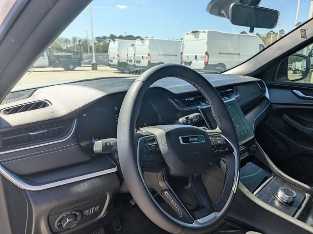 Used 2025 Jeep Grand Cherokee Laredo w/ MOPAR Finishing Package image 10