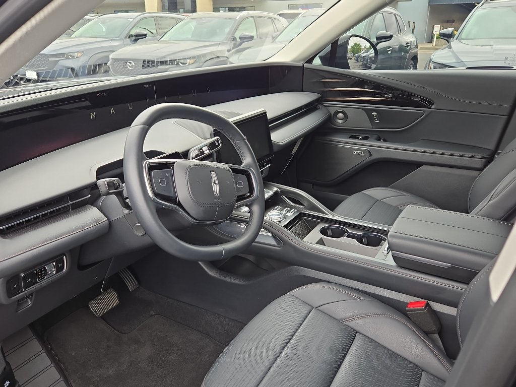 Used 2026 Lincoln Nautilus Reserve AWD/4WD image 12