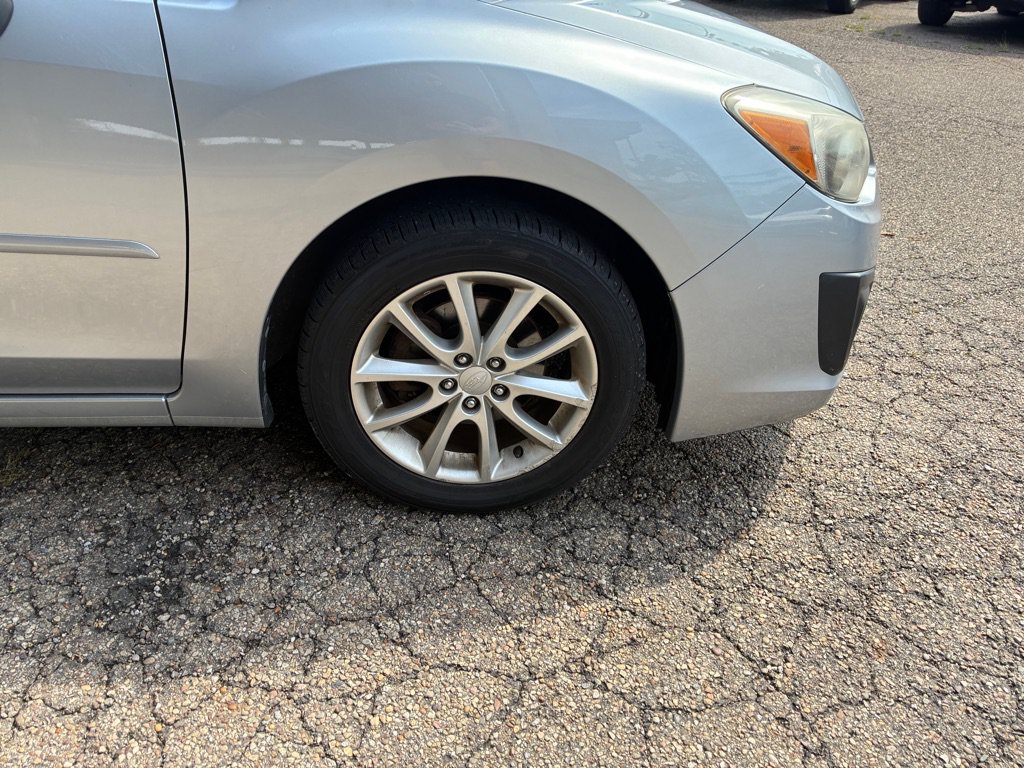Used 2013 Subaru Impreza 2.0i Premium w/ All-Weather Pkg AWD/4WD image 18