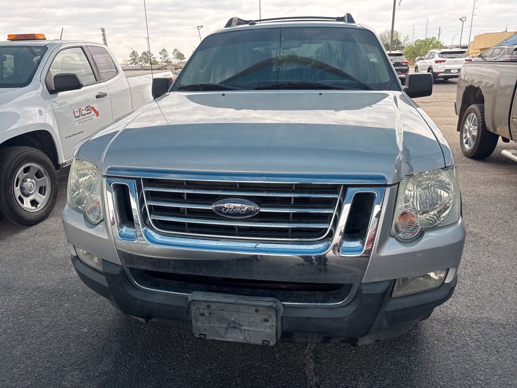 Used 2010 Ford Explorer Sport Trac XLT image 2