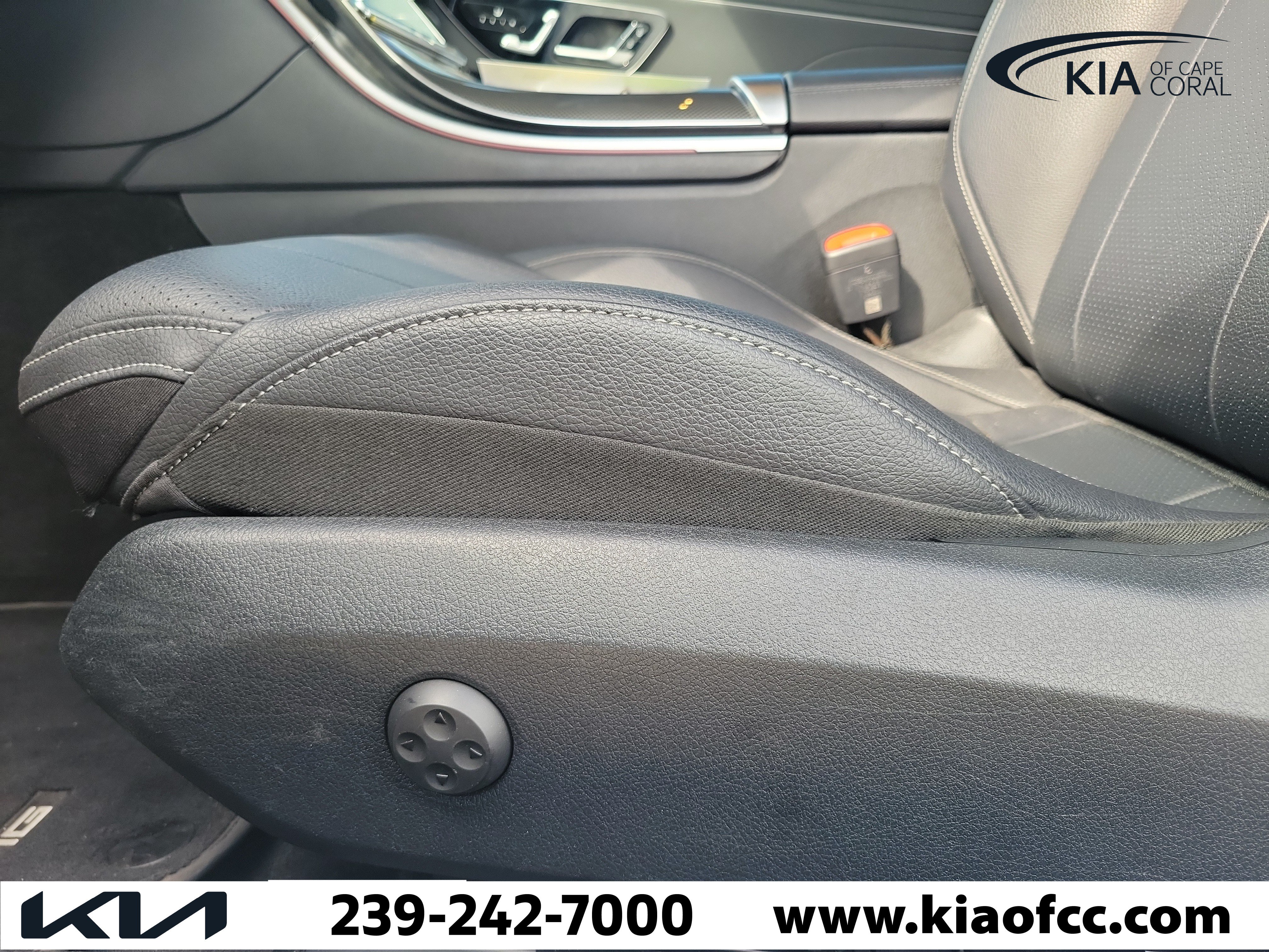 Used 2024 Mercedes-Benz CLE 300 4MATIC Coupe image 15