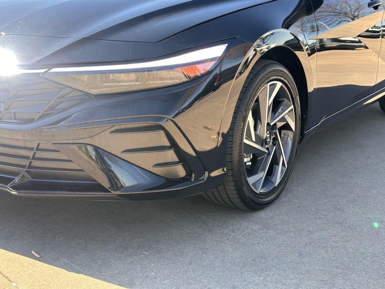 Certified 2025 Hyundai Elantra Limited image 6