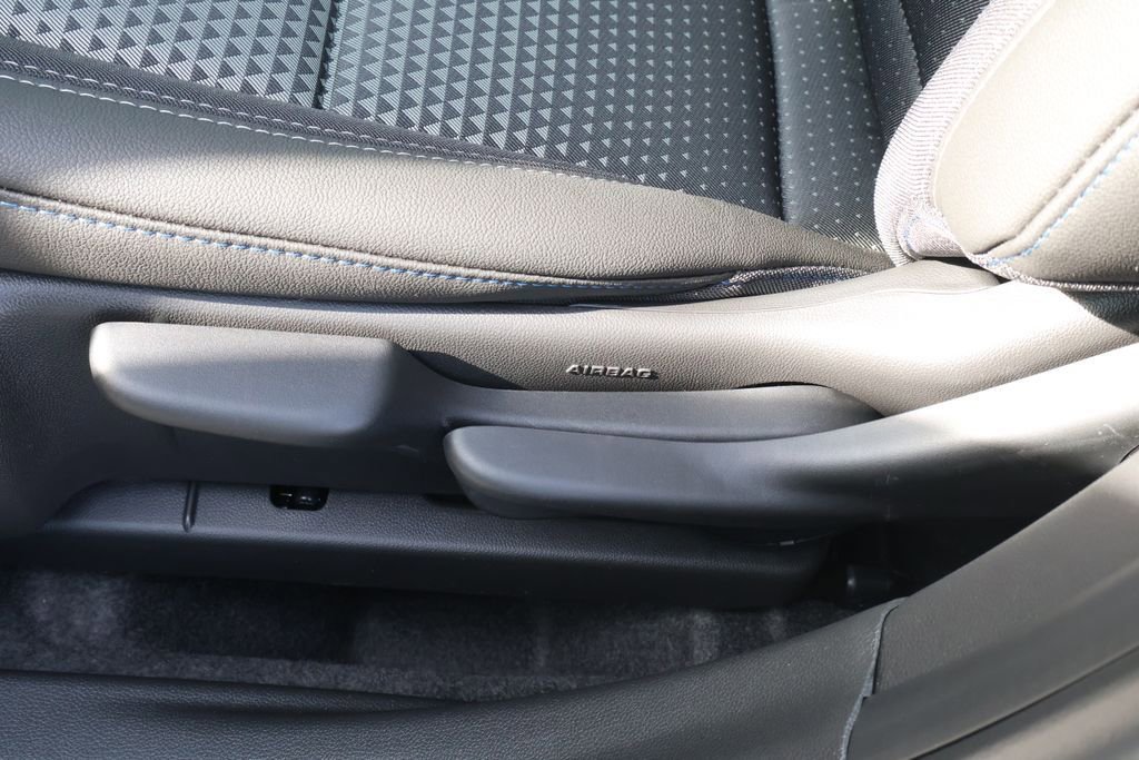 New 2026 Chevrolet Trax LT w/ Sunroof Package FWD image 17