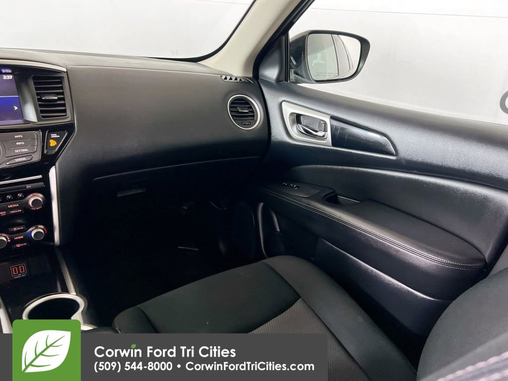 Used 2018 Nissan Pathfinder SV image 24