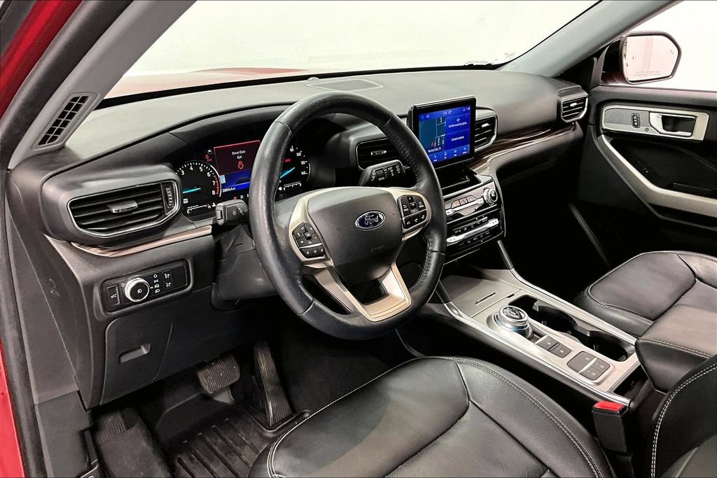 Used 2022 Ford Explorer Limited w/ Equipment Group 301A RWD image 16