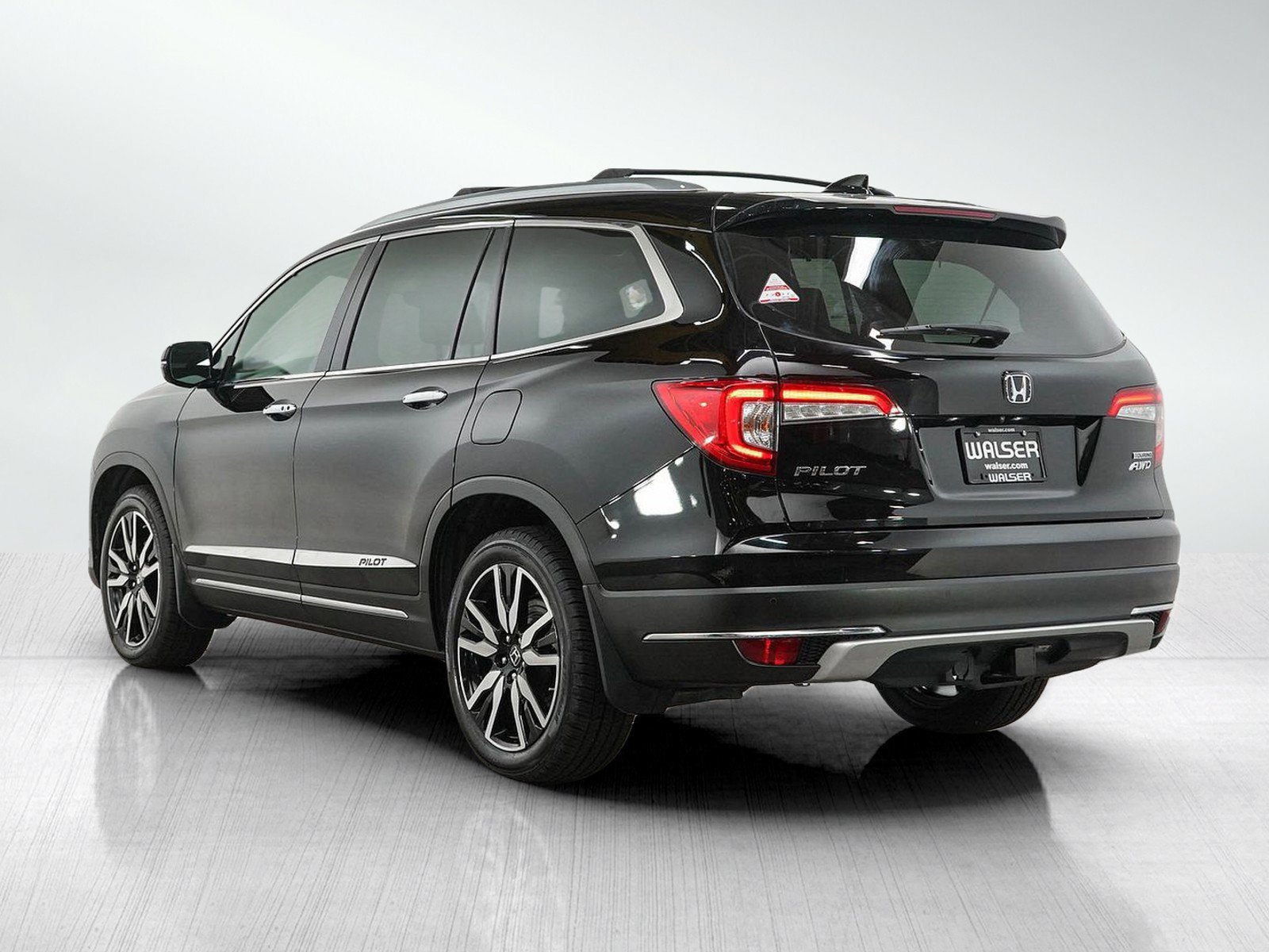 Used 2019 Honda Pilot Touring image 3