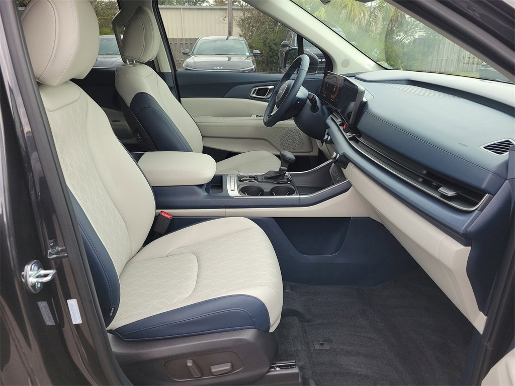 New 2026 Kia Carnival EX image 7