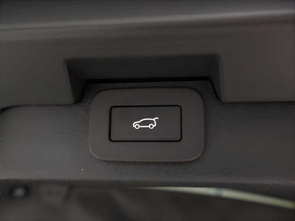 Certified 2025 Land Rover Discovery Metropolitan Edition image 38