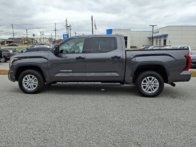 Used 2022 Toyota Tundra SR5 w/ SR5 Convenience Package AWD/4WD image 7