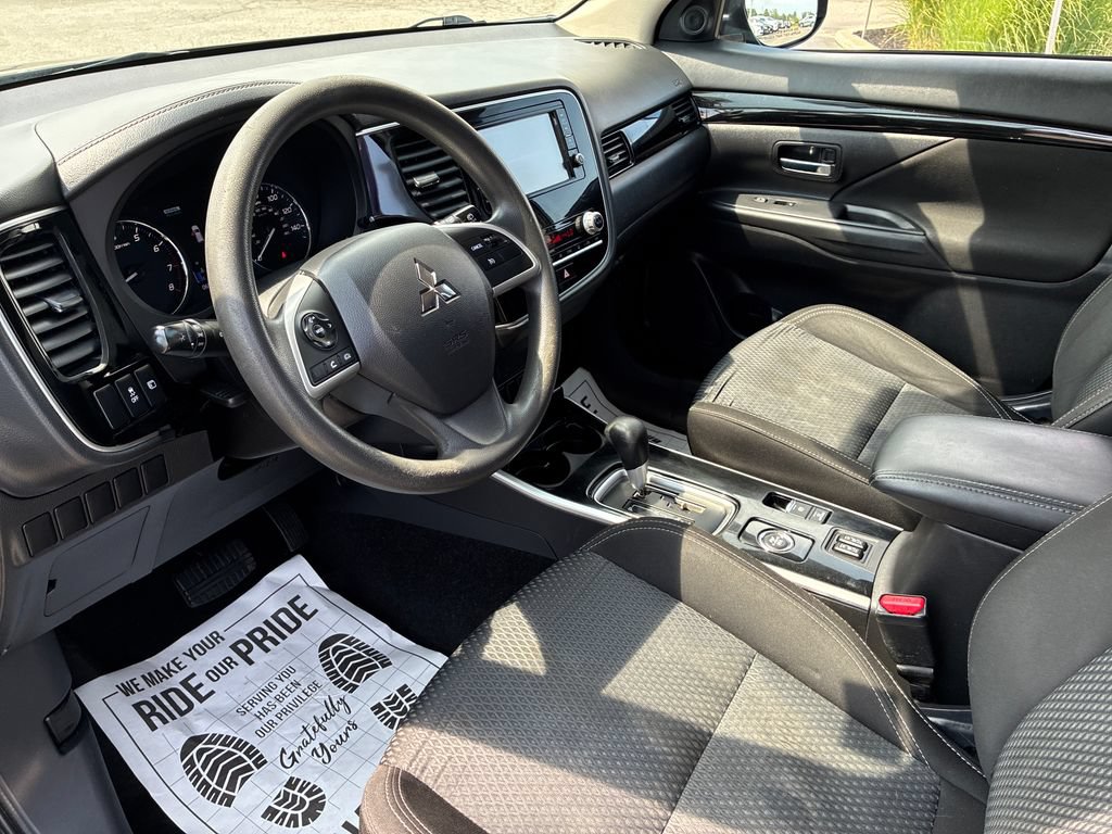Used 2020 Mitsubishi Outlander ES AWD/4WD image 14