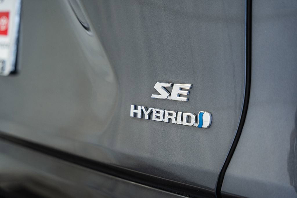 Used 2022 Toyota RAV4 SE w/ Convenience Package image 7