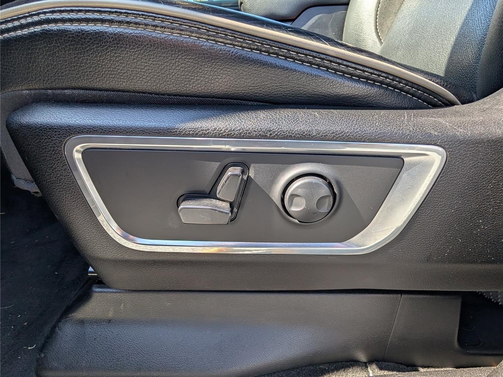 Used 2024 RAM 1500 Laramie RWD image 19