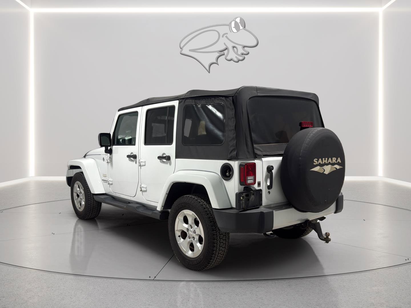 Used 2015 Jeep Wrangler Unlimited Sahara w/ Connectivity Group image 5