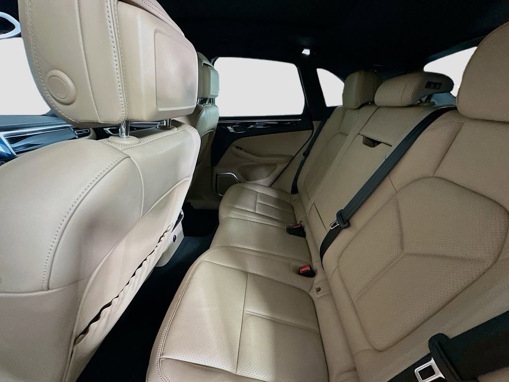 Certified 2023 Porsche Macan image 23