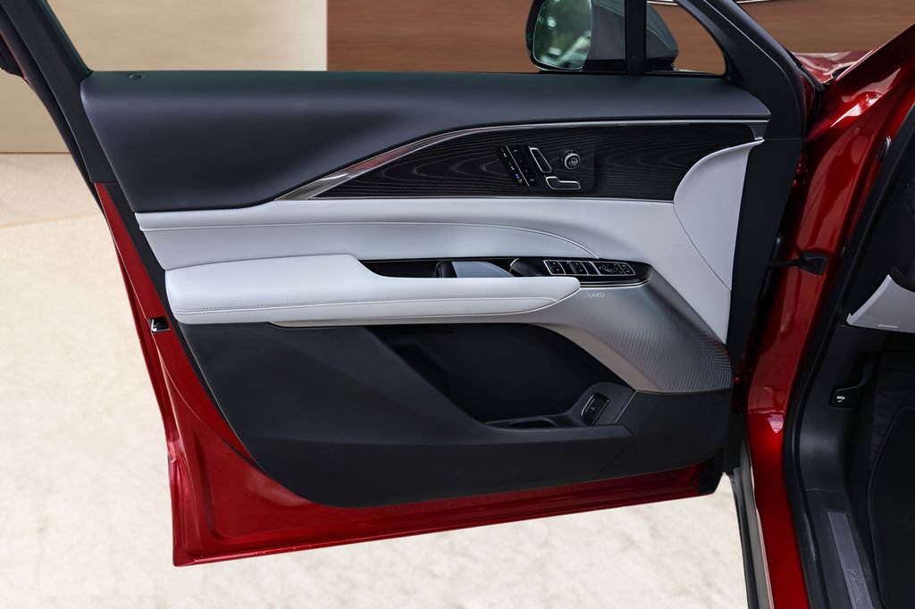 Certified 2024 Cadillac Lyriq Luxury RWD image 20