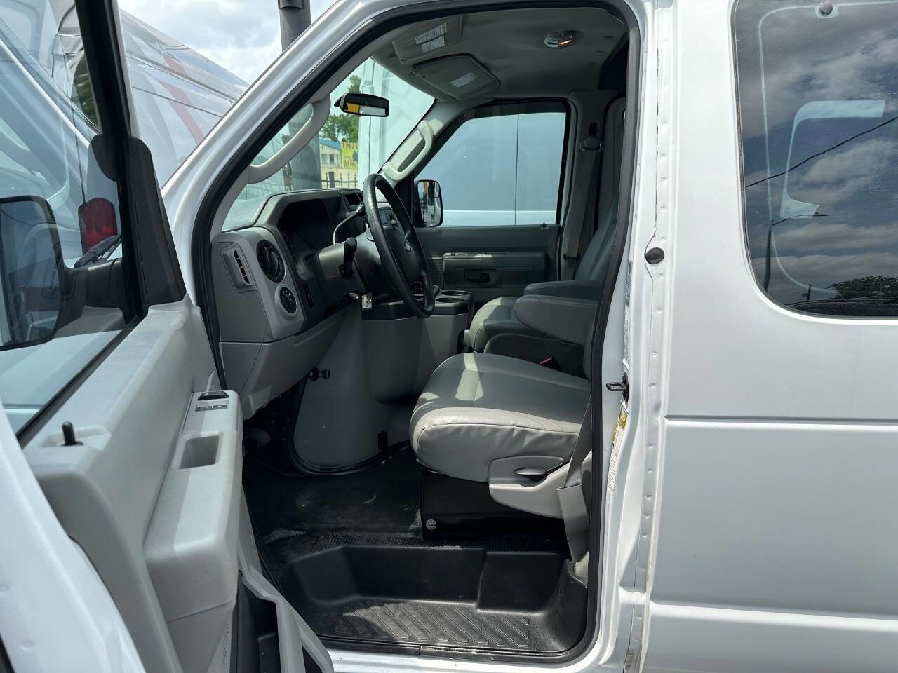 Used 2012 Ford E-150 and Econoline 150 Wagon w/ PWR Windows & Locks Group image 21