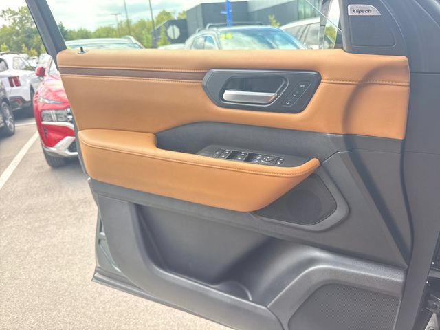 Certified 2025 Nissan Armada SL w/ Captain's Chari Seat Package AWD/4WD image 13