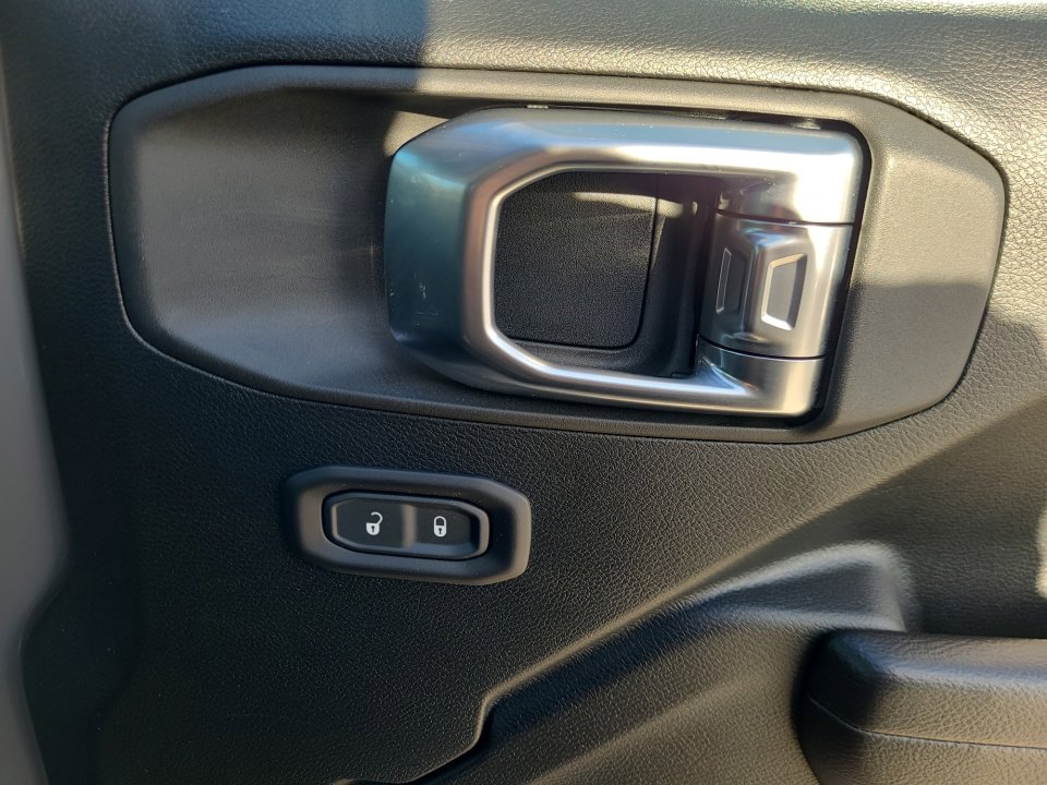 Used 2020 Jeep Wrangler Sport AWD/4WD image 35