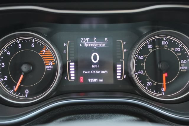 Used 2019 Jeep Cherokee Latitude Plus w/ Cold Weather Group AWD/4WD image 16