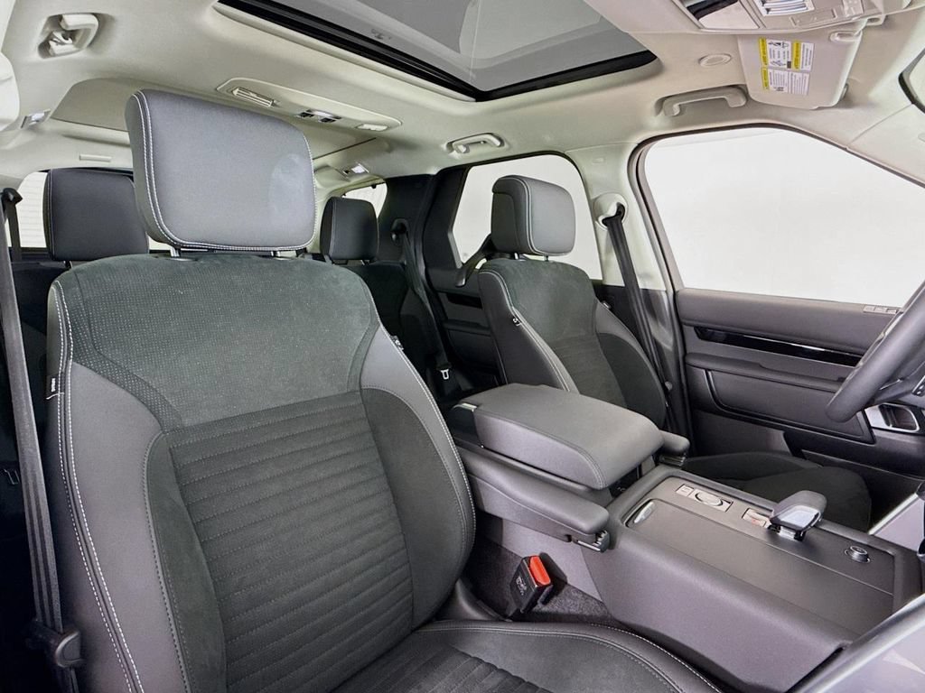 Used 2024 Land Rover Discovery S AWD/4WD image 14