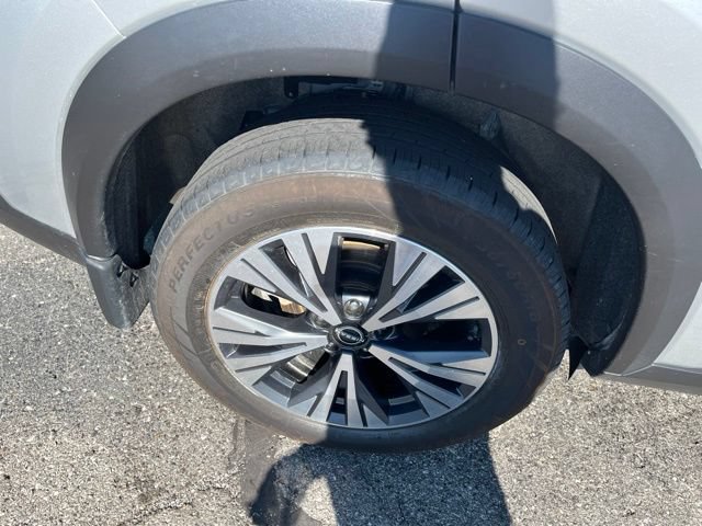 Used 2023 Nissan Rogue SV AWD/4WD image 4