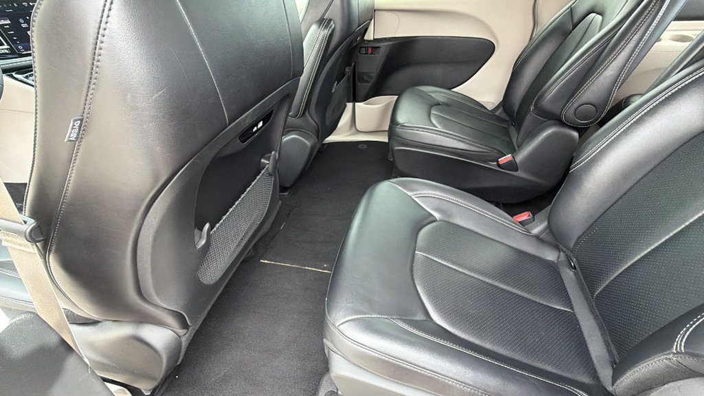 Used 2024 Chrysler Pacifica Limited FWD image 24