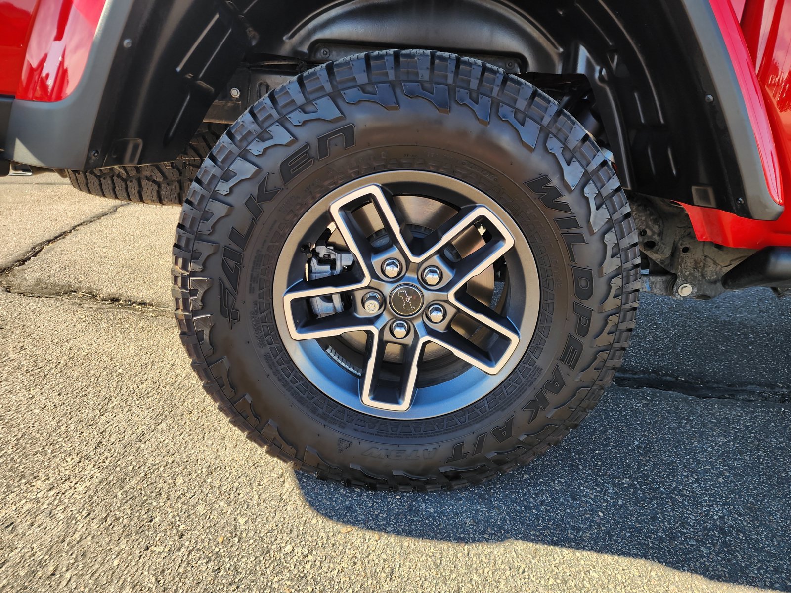 Used 2025 Jeep Gladiator Mojave AWD/4WD image 17