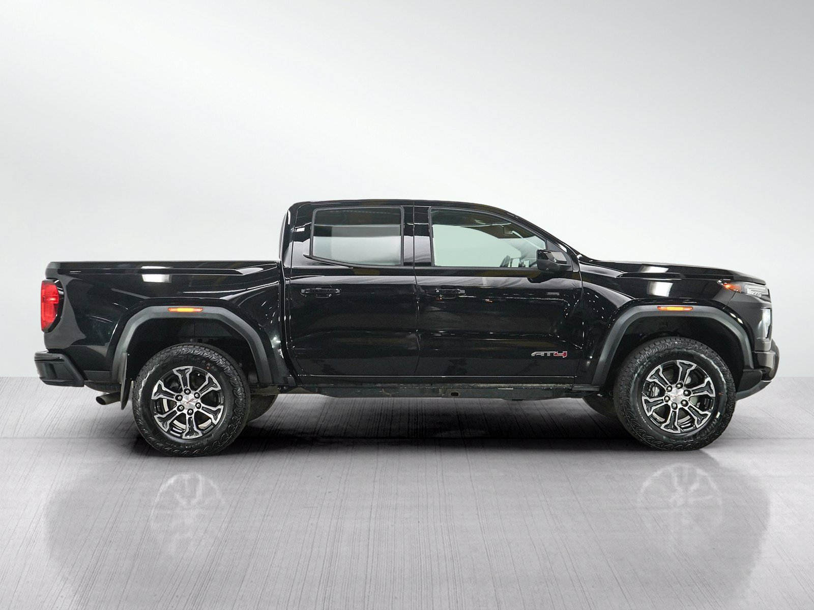 Used 2024 GMC Canyon AT4 w/ Technology Package AWD/4WD image 6