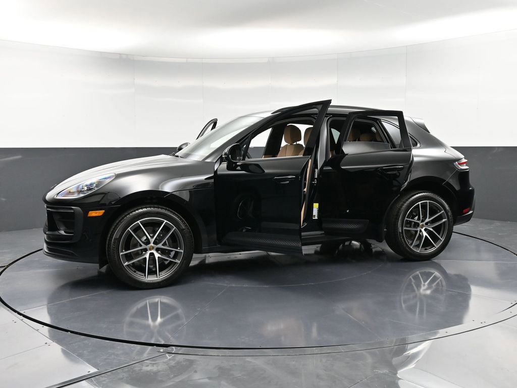 Used 2025 Porsche Macan AWD/4WD image 36