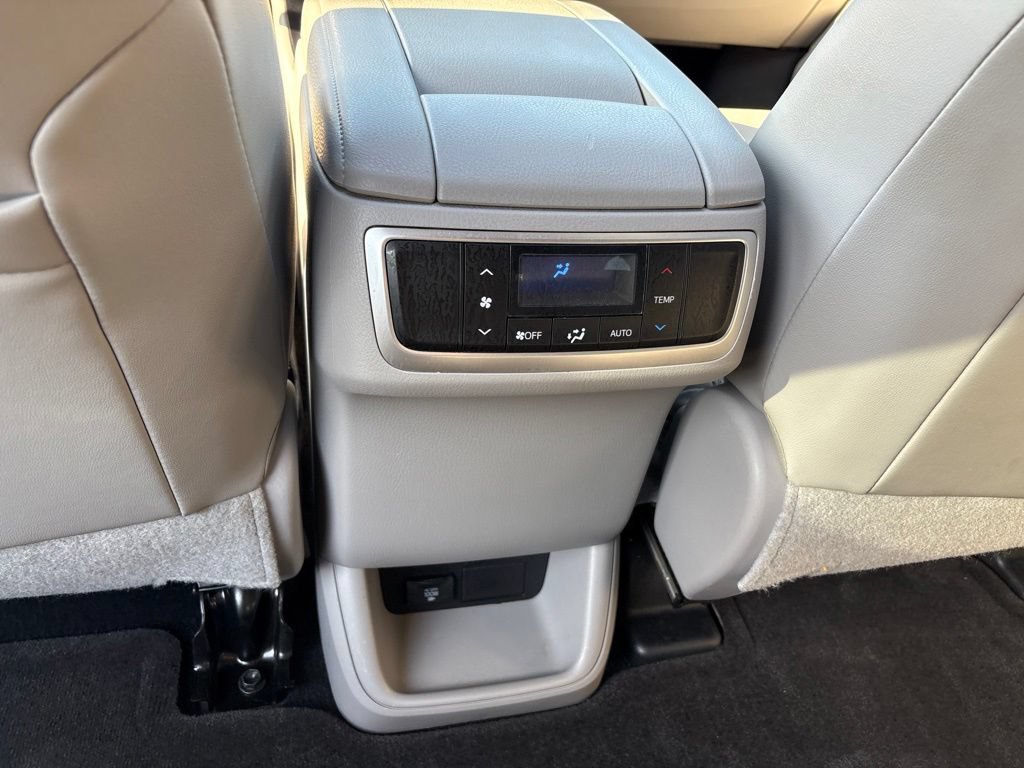 Used 2015 Toyota Highlander Limited FWD image 19